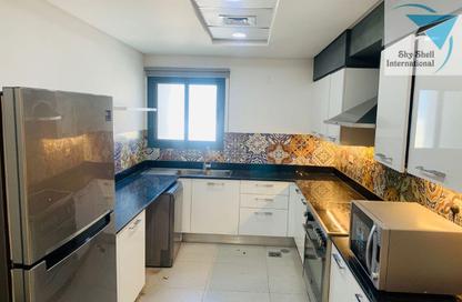 Apartment - 2 Bedrooms - 3 Bathrooms for rent in Al Juffair - Capital Governorate