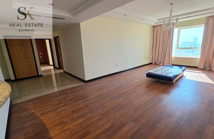 Apartment - 2 Bedrooms - 3 Bathrooms for rent in Abraj Al Lulu - Manama - Capital Governorate
