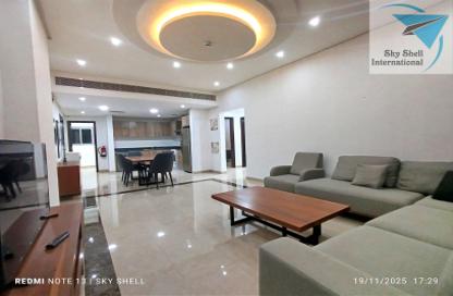 Apartment - 2 Bedrooms - 3 Bathrooms for rent in Al Juffair - Capital Governorate