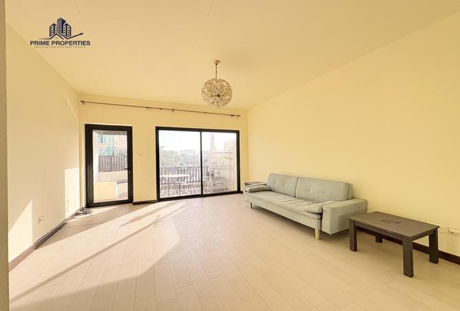 1002356 - Property Image 2