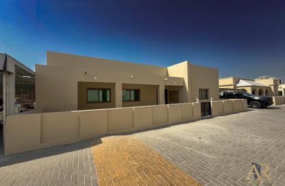 Compound - 3 Bedrooms - 2 Bathrooms for rent in Salmaniya - Manama - Capital Governorate