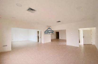 Compound - 3 Bedrooms - 3 Bathrooms for rent in Saar - Northern Governorate