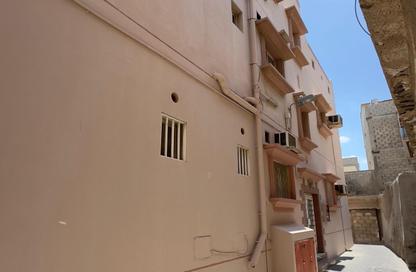 عمارة بالكامل - 8 غرف نوم - 8 حمامات للبيع في الحد - المحرق