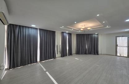 Apartment - 3 Bedrooms - 3 Bathrooms for rent in Hidd - Muharraq Governorate