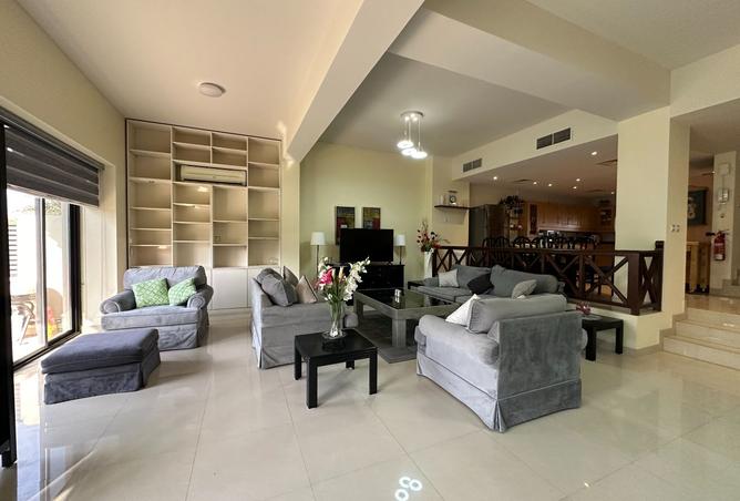 988731 - Property Image 2