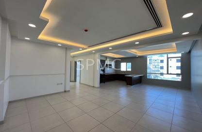 Apartment - 2 Bedrooms - 2 Bathrooms for rent in Maqabah - Northern Governorate