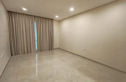 Apartment - 2 Bedrooms - 2 Bathrooms for rent in Al Burhama - Manama - Capital Governorate