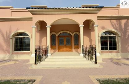 Compound - 4 Bedrooms - 5 Bathrooms for rent in Saar - Northern Governorate