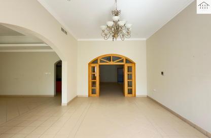 Compound - 4 Bedrooms - 5 Bathrooms for rent in Saar - Northern Governorate