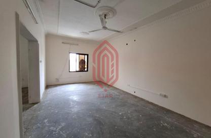 Villa - 6 Bedrooms - 4 Bathrooms for rent in Isa Town - Central Governorate