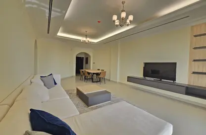 Apartment - 2 Bedrooms - 3 Bathrooms for rent in Gudaibiya - Manama - Capital Governorate
