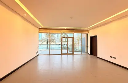 Apartment - 2 Bedrooms - 3 Bathrooms for rent in Reef Island - Capital Governorate