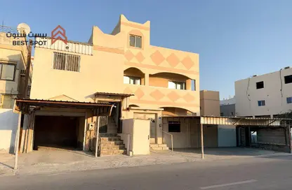 فيلا - 8 غرف نوم - 4 حمامات للبيع في عالي - المحافظة الوسطى