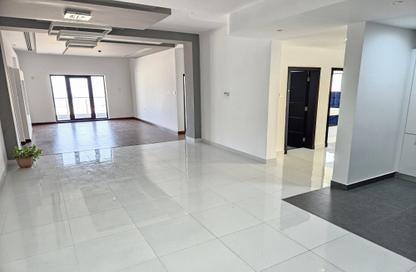Apartment - 3 Bedrooms - 3 Bathrooms for rent in Tubli - Central Governorate