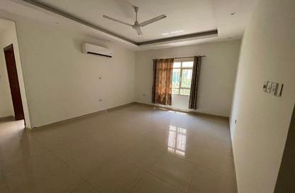 عمارة بالكامل - 7 غرف نوم - 7 حمامات للبيع في الحد - المحرق