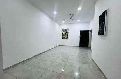 Apartment - 2 Bedrooms - 3 Bathrooms for rent in Hamad Town - Northern Governorate