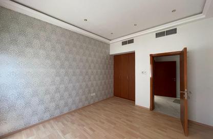 Apartment - 3 Bedrooms - 3 Bathrooms for rent in Sanabis - Manama - Capital Governorate