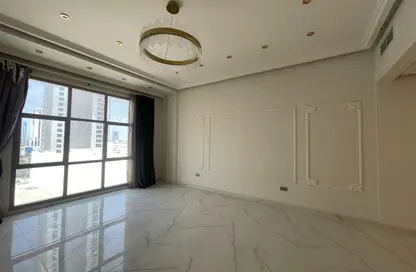 Apartment - 3 Bedrooms - 3 Bathrooms for rent in Sanabis - Manama - Capital Governorate