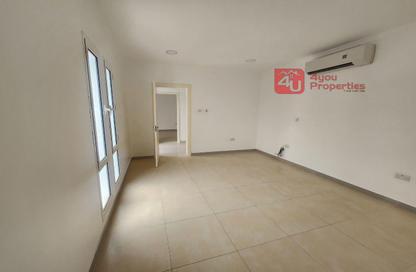 Villa - 4 Bedrooms - 5 Bathrooms for rent in Janabiya - Northern Governorate
