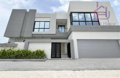 فيلا - 4 غرف نوم - 5 حمامات للبيع في القرية - المحافظة الشمالية