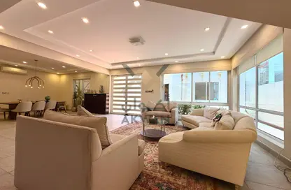 Villa - 6 Bedrooms for sale in Janabiya - Northern Governorate
