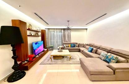 Apartment - 2 Bedrooms - 3 Bathrooms for rent in Reef Island - Capital Governorate