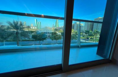 Apartment - 2 Bedrooms - 3 Bathrooms for rent in Reef Island - Capital Governorate