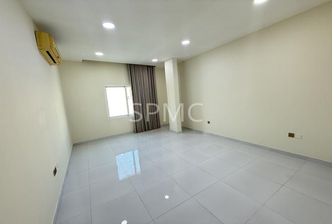 987437 - Property Image 2