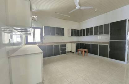 Apartment - 4 Bedrooms - 4 Bathrooms for rent in Tubli - Central Governorate Apartment - 4 Bedrooms - 4 Bathrooms for rent in Tubli - Central Governorate