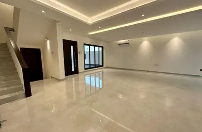 Villa - 3 Bedrooms - 4 Bathrooms for rent in Busaiteen - Muharraq Governorate