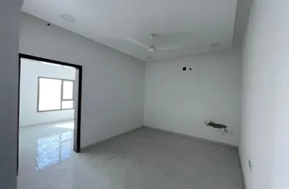 Office Space - 2 Bedrooms - 2 Bathrooms for rent in Sanabis - Manama - Capital Governorate