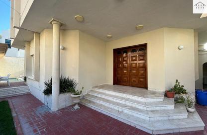 Villa - 4 Bedrooms - 5 Bathrooms for rent in Mahooz - Manama - Capital Governorate