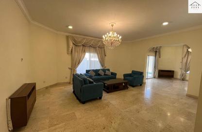 Villa - 4 Bedrooms - 5 Bathrooms for rent in Mahooz - Manama - Capital Governorate