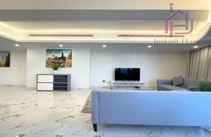 Apartment - 2 Bedrooms - 3 Bathrooms for rent in Al Juffair - Capital Governorate