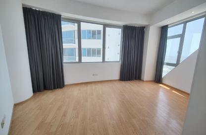 Apartment - 2 Bedrooms - 3 Bathrooms for rent in Sanabis - Manama - Capital Governorate