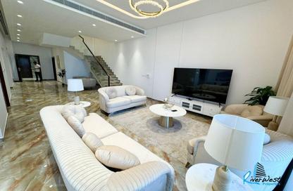 Duplex - 4 Bedrooms - 5 Bathrooms for rent in Seef - Capital Governorate
