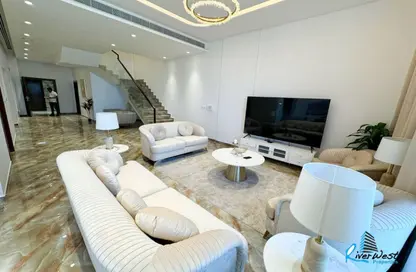 Duplex - 4 Bedrooms - 5 Bathrooms for rent in Seef - Capital Governorate