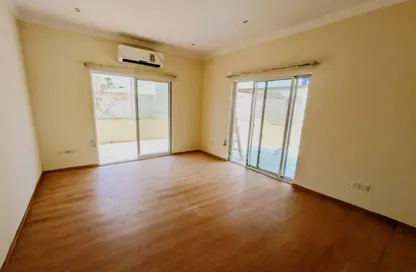 Compound - 3 Bedrooms - 3 Bathrooms for rent in Saar - Northern Governorate