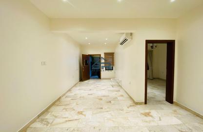 Compound - 2 Bedrooms - 2 Bathrooms for rent in Janabiya - Northern Governorate