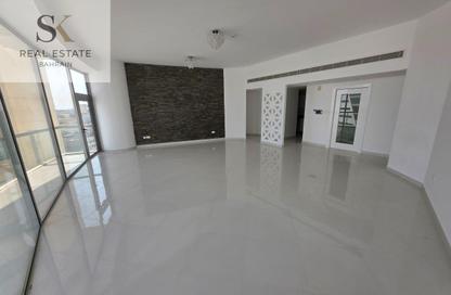 Apartment - 2 - 2 for rent in Sanabis - Manama - Capital Governorate