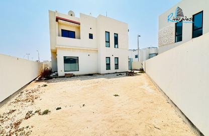 Apartment - 4 Bedrooms - 4 Bathrooms for rent in Hamad Town - Northern Governorate