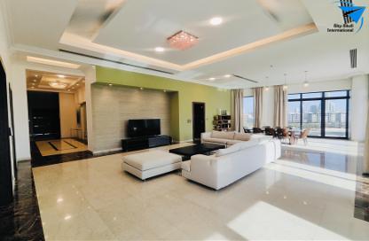 Apartment - 4 Bedrooms - 5 Bathrooms for sale in Reef Island - Capital Governorate