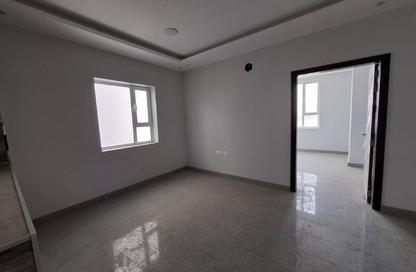 Office Space - 3 Bedrooms - 2 Bathrooms for rent in Al Qadam - Northern Governorate
