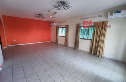 Villa - 3 Bedrooms - 2 Bathrooms for rent in Tubli - Central Governorate
