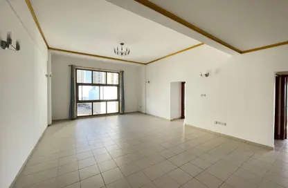 Apartment - 3 Bedrooms - 3 Bathrooms for rent in Sanabis - Manama - Capital Governorate