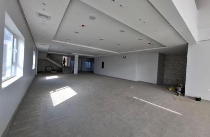 Show Room - Studio - 2 Bathrooms for rent in Al Qadam - Northern Governorate