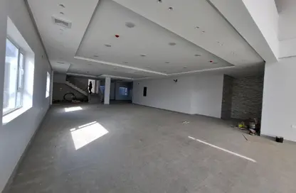 صالة عرض - استوديو - 2 حمامات للايجار في القدم - المحافظة الشمالية