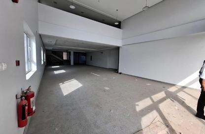 Show Room - Studio - 2 Bathrooms for rent in Al Qadam - Northern Governorate