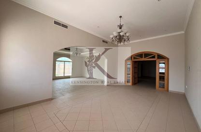 Compound - 4 Bedrooms - 5 Bathrooms for rent in Saar - Northern Governorate