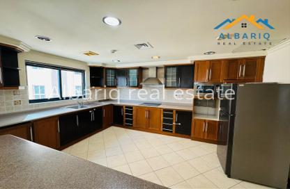 Apartment - 2 Bedrooms - 3 Bathrooms for rent in Al Juffair - Capital Governorate